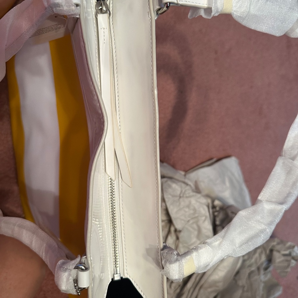 NIB COACH CANVAS TOTE SUNGLOW/WHITE - Picture 4 of 5